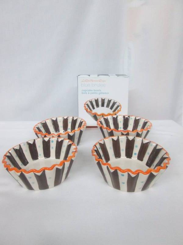 lot 44 image: La Cote Blue Brulee 5 Ceramic SaladDessert Bowls Set of 4