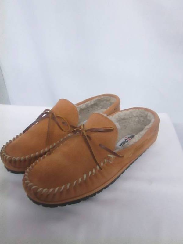 lot 48 image: Minnetonka Mens Casey Slipper