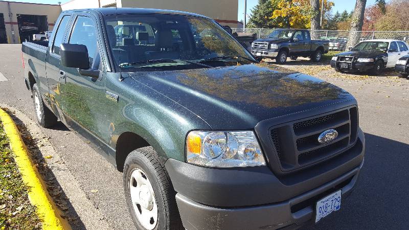 lot 8 image: 2006 Ford F-150 XL, Four Door Pick Up