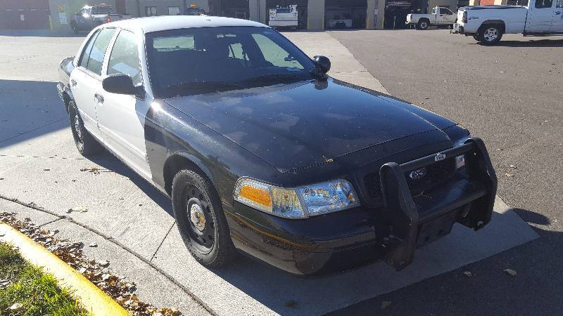 lot 10 image: 2010 Ford Crown Victoria Police Interceptor