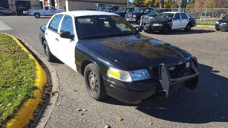 lot 9 image: 2010 Ford Crown Victoria Police Interceptor