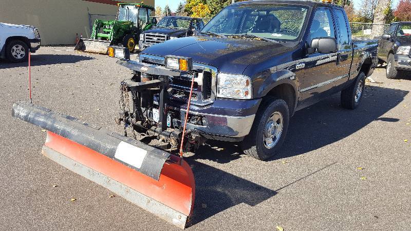 lot 5 image: 2005 Ford  F-250 With 7-12 foot Western Snow Plow