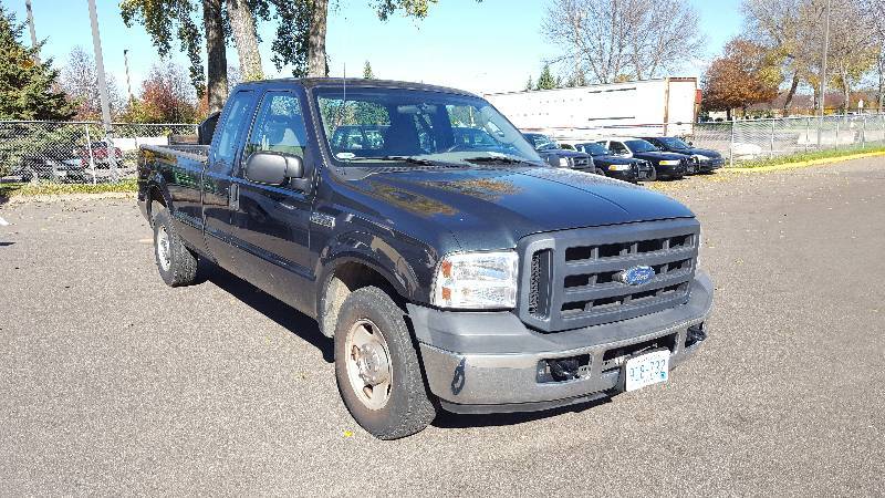 lot 7 image: 2006 Ford F-250 XL, Super Duty, Four Door Pick Up