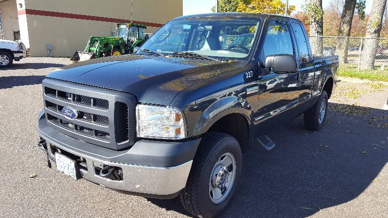 lot 6 image: 2006 Ford F-250 XL, Super Duty, 4WD, Four Door Pick Up