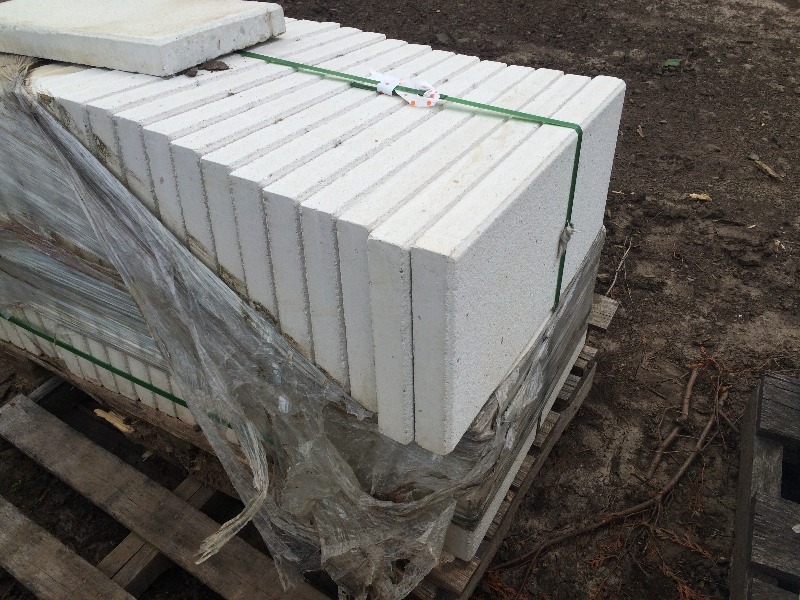lot 18 image: Pavers, Decretive Stone, Block   24 x 12 x 2    Full Pallet