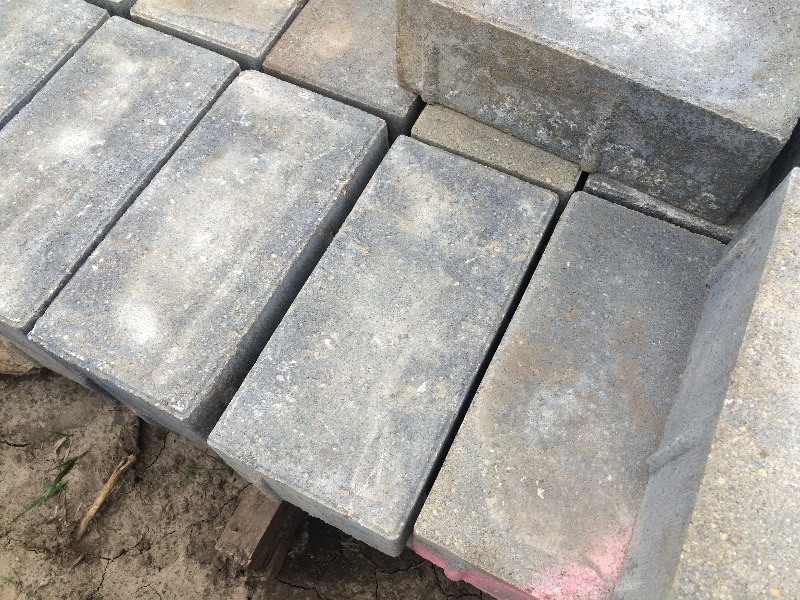 lot 49 image: Pavers, Decretive Stone, Block   11.50 x 5.75 x 4  some random sizes    Partial Pallet Lot