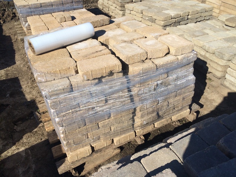 lot 57 image: Pavers, Decretive Stone, Block   9.50 x 6.25 x 2.25   pallet lot