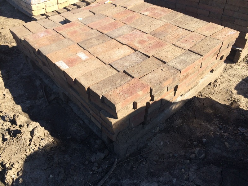 lot 66 image: Clay Paver  8 x 4 x 2.50  pallet lot