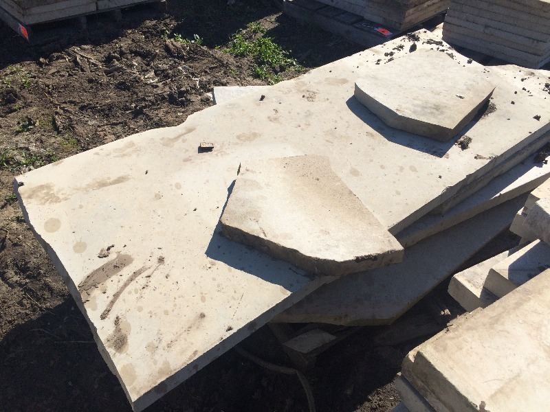 lot 81 image: Pavers, Decretive Stone, Block    Assorted Lot