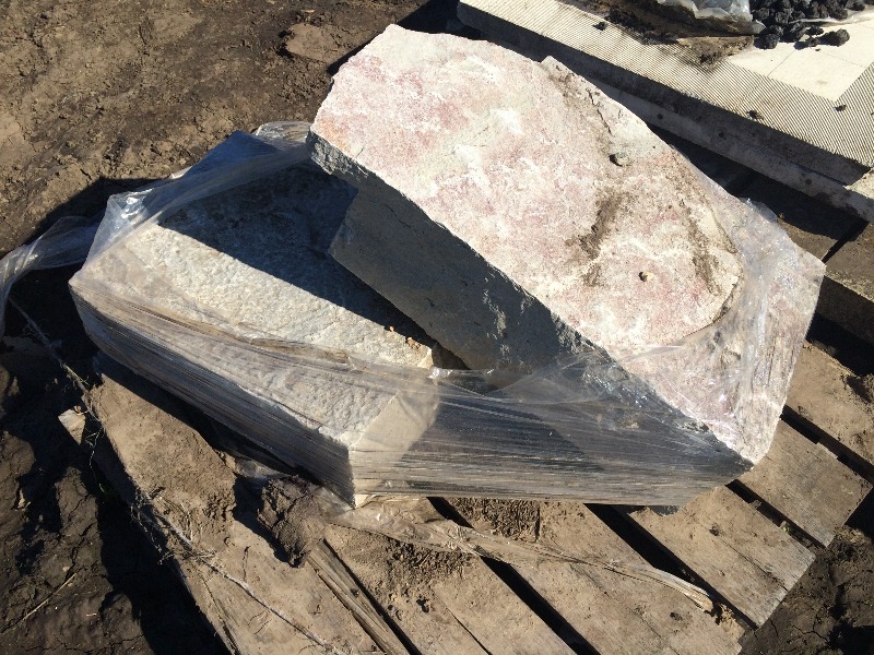 lot 101 image: Pavers, Decretive Stone, Block    lot of 2   pallet