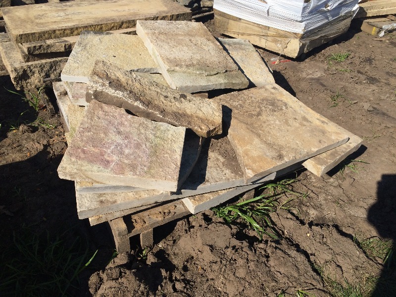 lot 125 image: Pavers, Decretive Stone, Block     Random Sizes    Pallet Lot