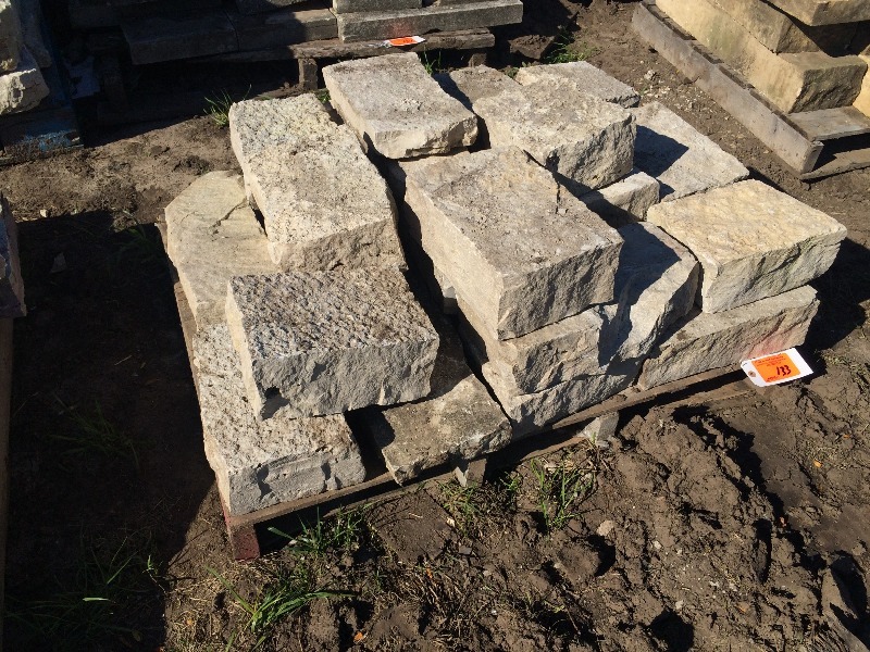 lot 133 image: Pavers, Decretive Stone, Block     Random Sizes     Pallet Lot