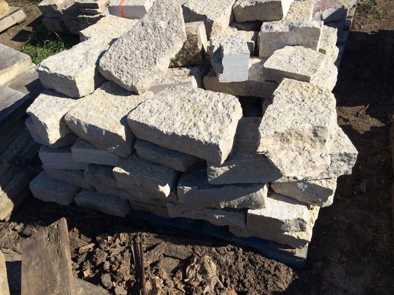 lot 138 image: Pavers, Decretive Stone, Block     Random Sizes     Pallet Lot
