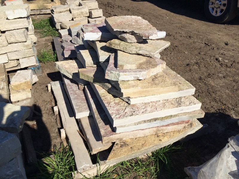 lot 140 image: Pavers, Decretive Stone, Block     Random Sizes     Pallet Lot