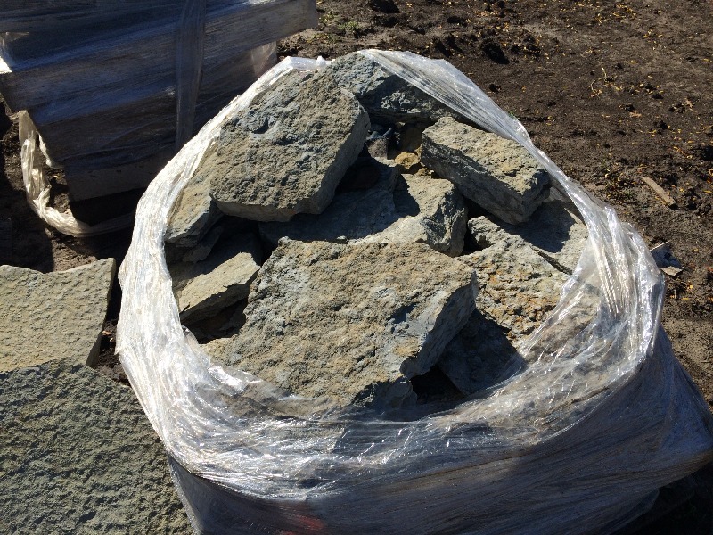 lot 143 image: Pavers, Decretive Stone, Block   random sizes  pallet lot