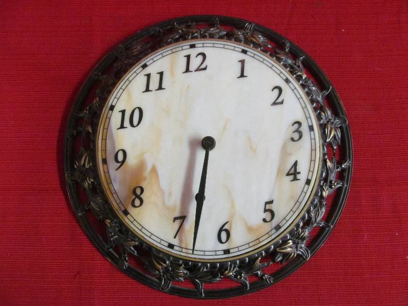 lot 5 image: wall clock