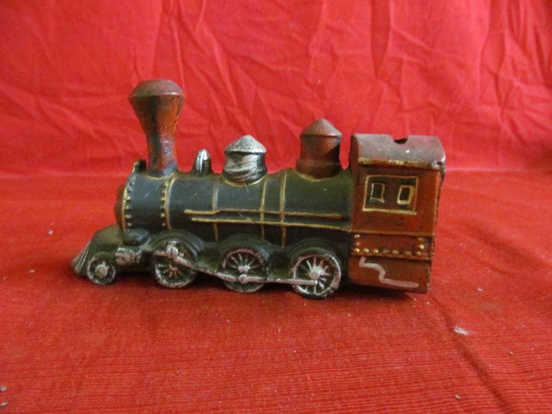 lot 12 image: vintage cast iron train coin bank