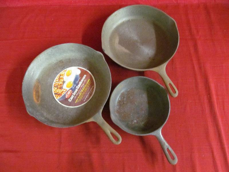 lot 18 image: Cast Iron Fry Pans