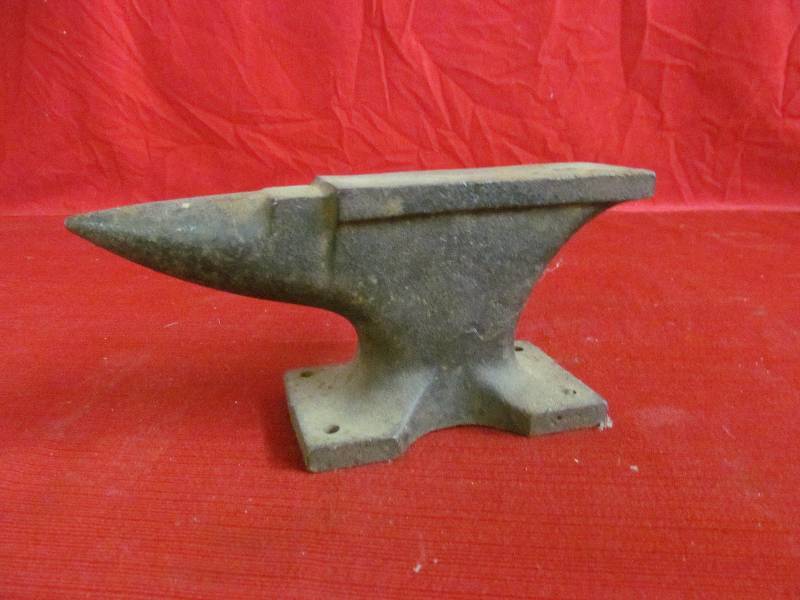 lot 22 image: Vintage Anvil