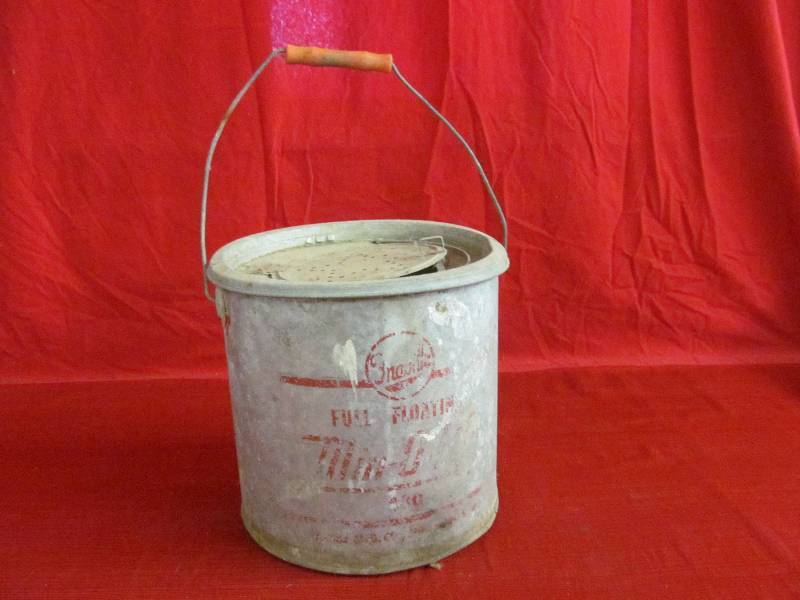 lot 31 image: Vintage Minnow Bucket