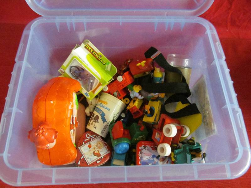 lot 40 image: Vintage Toys