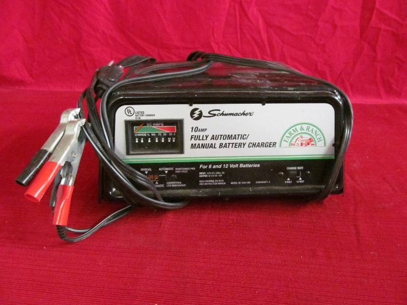 lot 42 image: Battery Charger