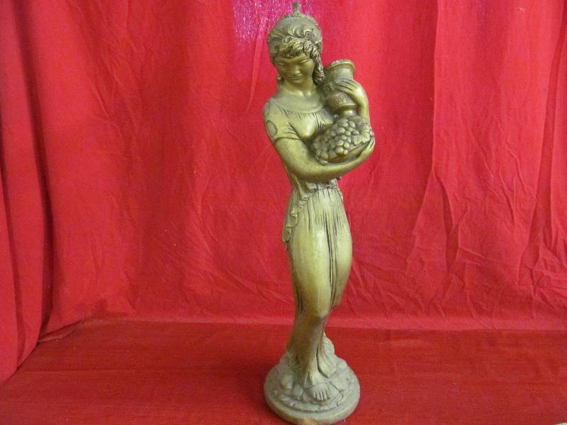 lot 44 image: Vintage Garden Dcor