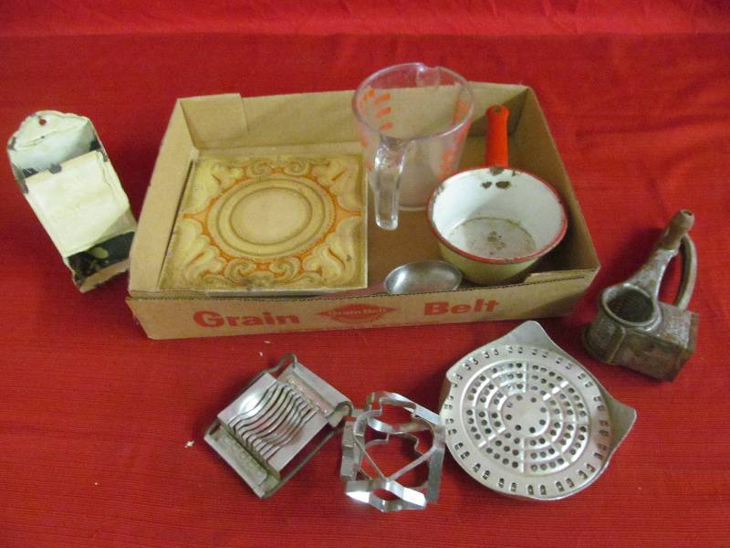 lot 60 image: Vintage Kitchen Ware