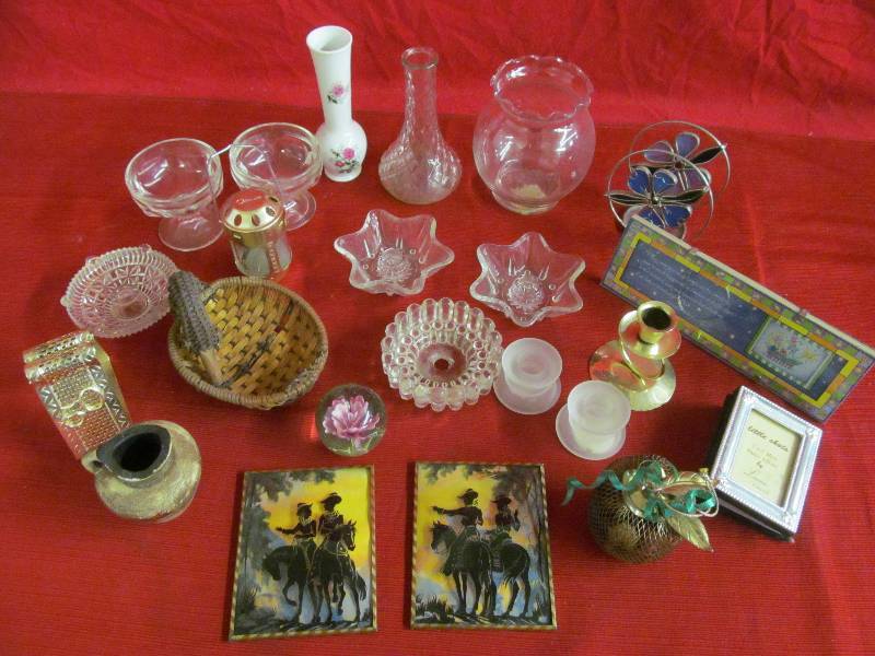 lot 65 image: VasesSundae DishesPictures