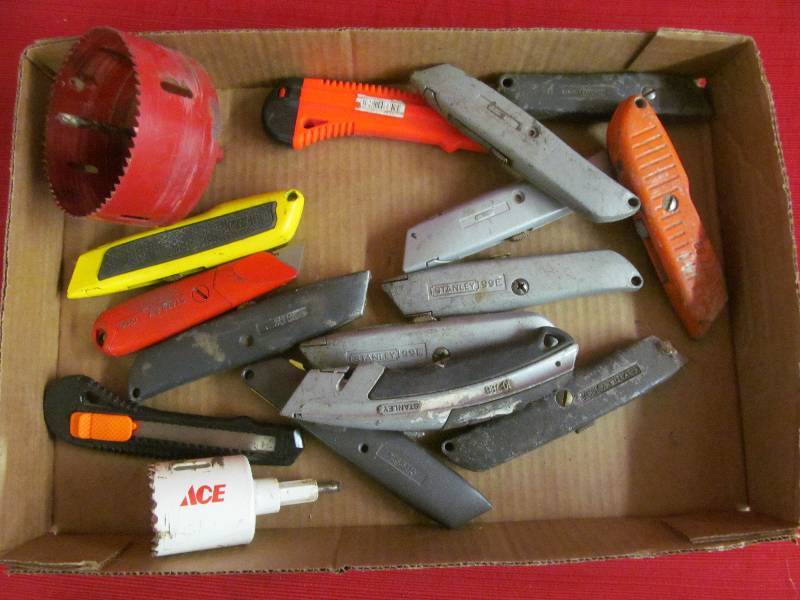 lot 79 image: Utility Knives