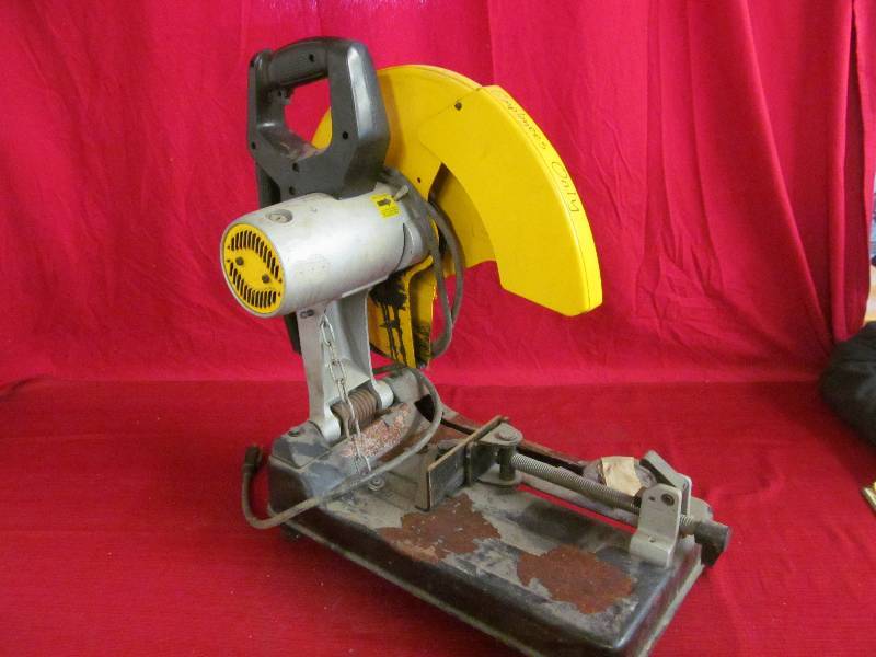 lot 94 image: Dewalt Saw