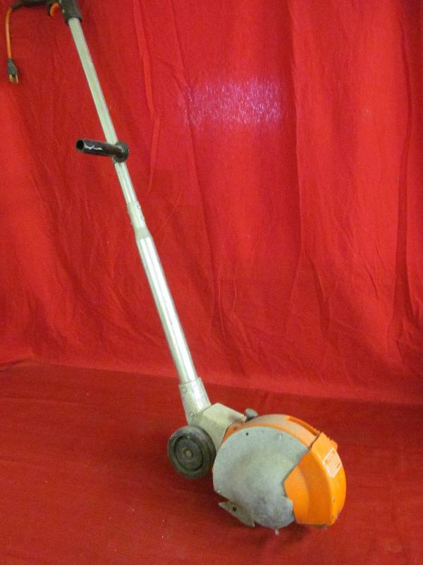 lot 96 image: Lawn EdgerTrimmer