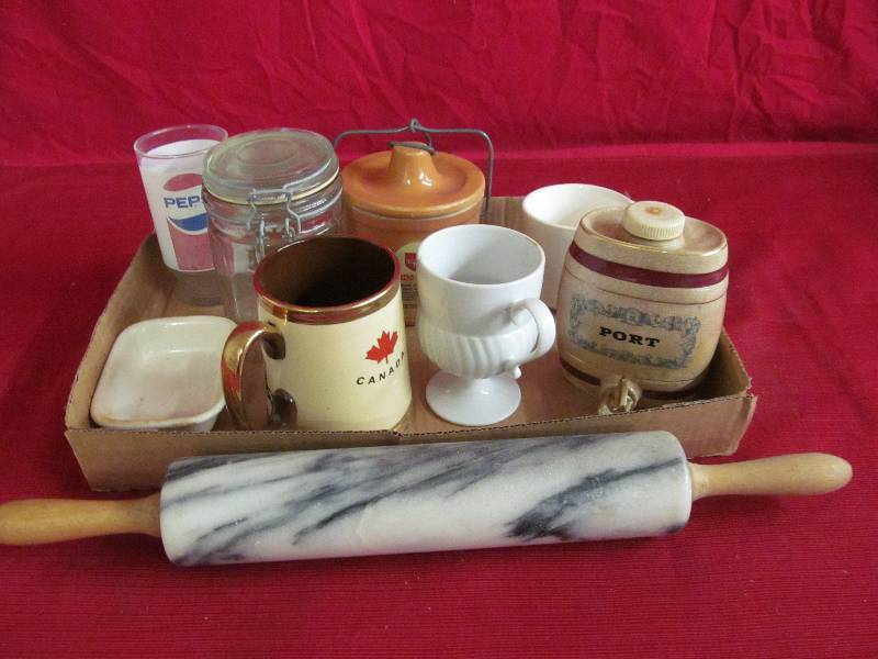 lot 112 image: Advertising Items