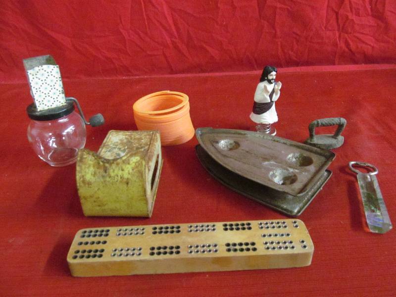 lot 113 image: Vintage Items