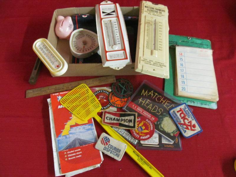 lot 121 image: Vintage Advertising Items