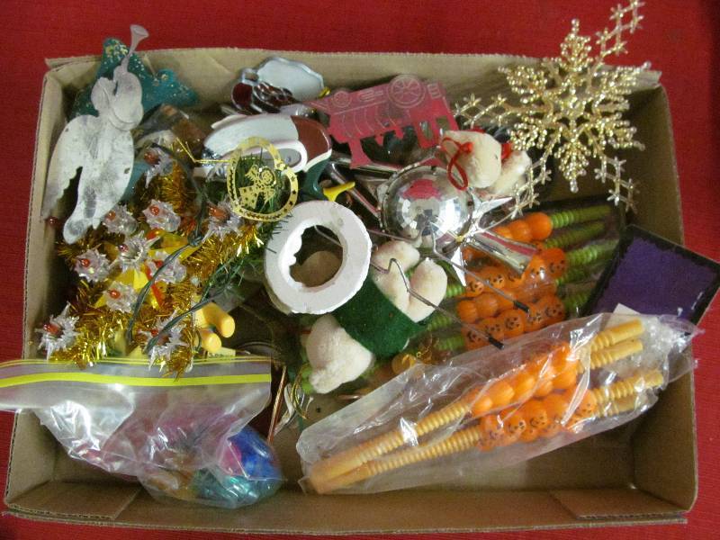 lot 168 image: Vintage Ornaments