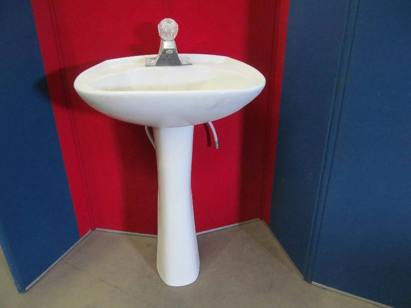 lot 203 image: Sink