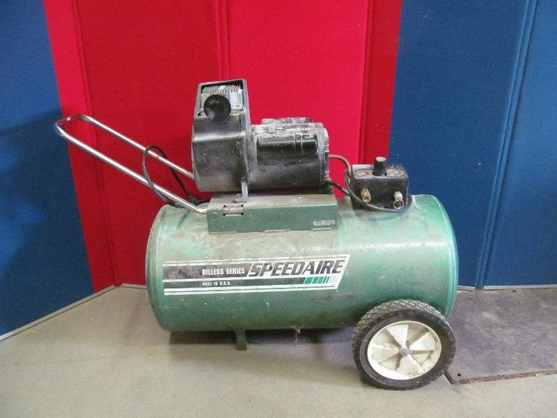 lot 205 image: Air Compressor