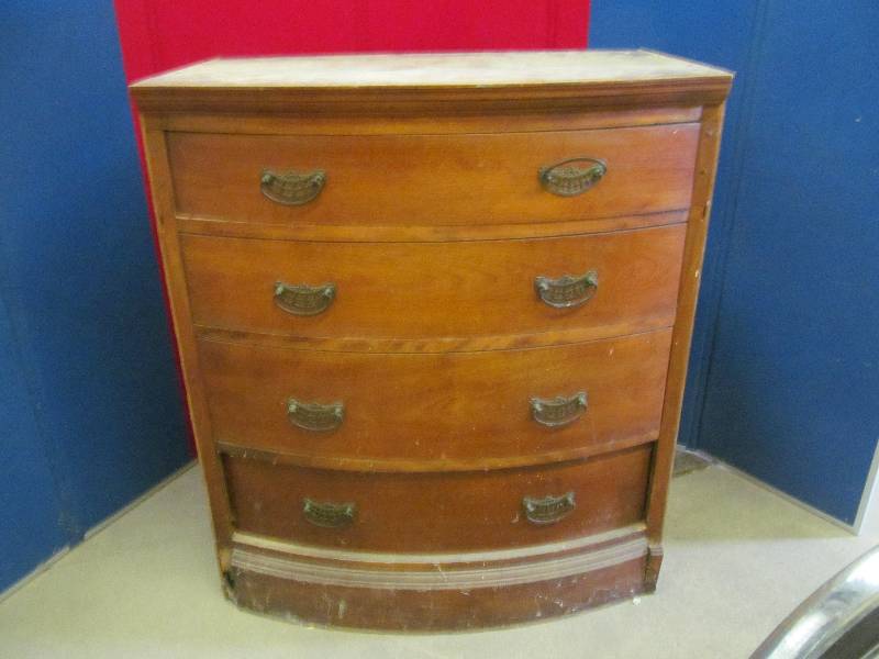 lot 206 image: Vintage Dresser
