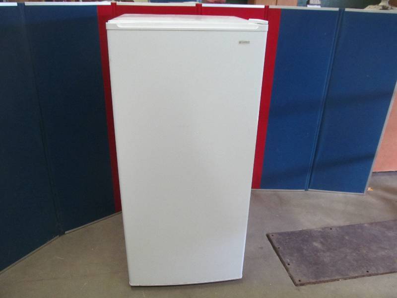 lot 207 image: Kenmore Freezer