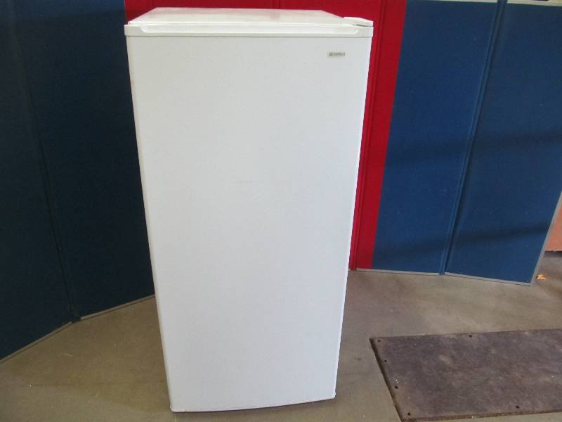 lot 208 image: Kenmore Freezer
