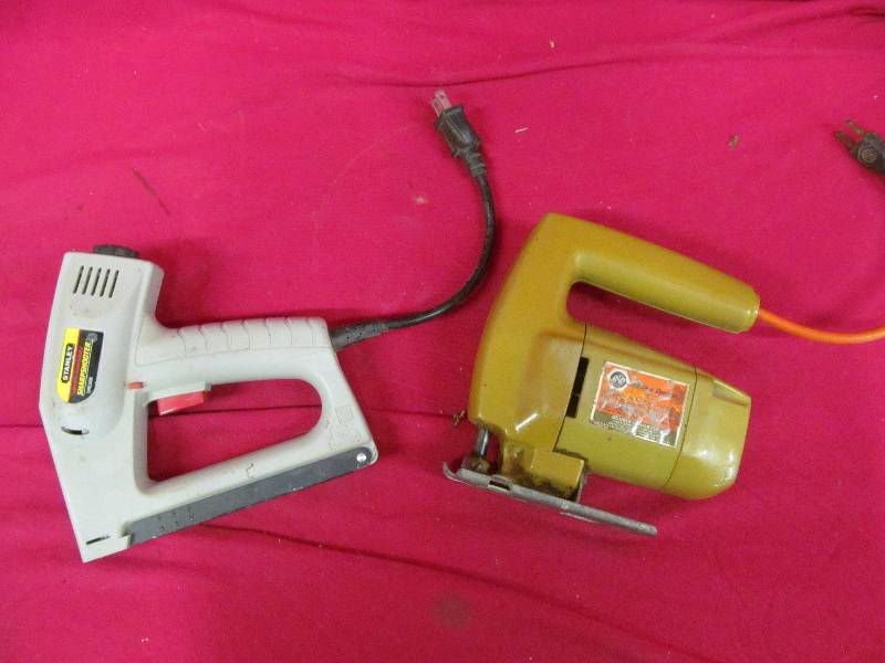 lot 212 image: Jig SawStaple Gun