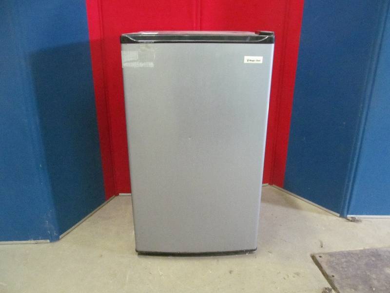 lot 225 image: Refrigerator