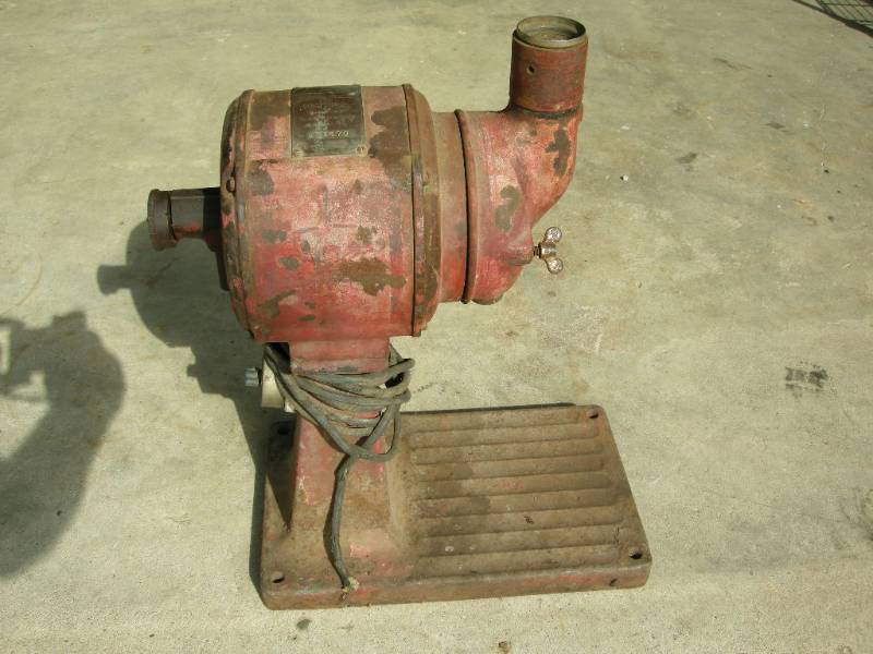 lot 3 image: Antique Royal Grinder
