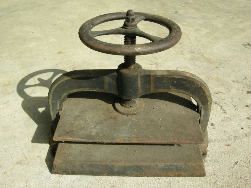 lot 22 image: Antique Cast Book Press