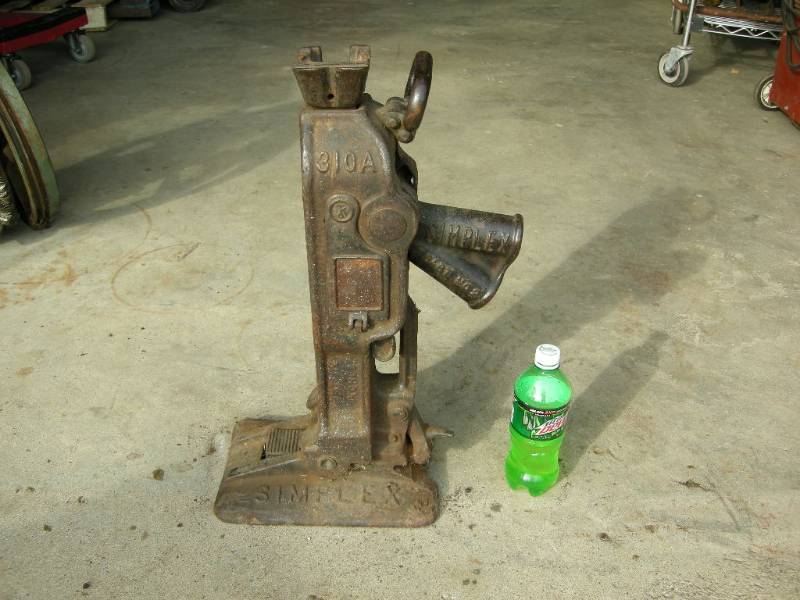 lot 33 image: Simplex Large Jack
