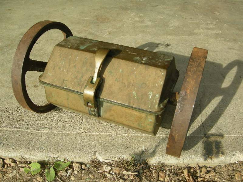 lot 35 image: Antique Brass Tumbler
