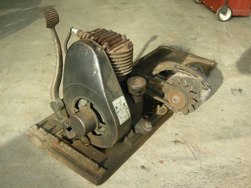 lot 36 image: Antique Briggs & Stratton Kickstart Engine