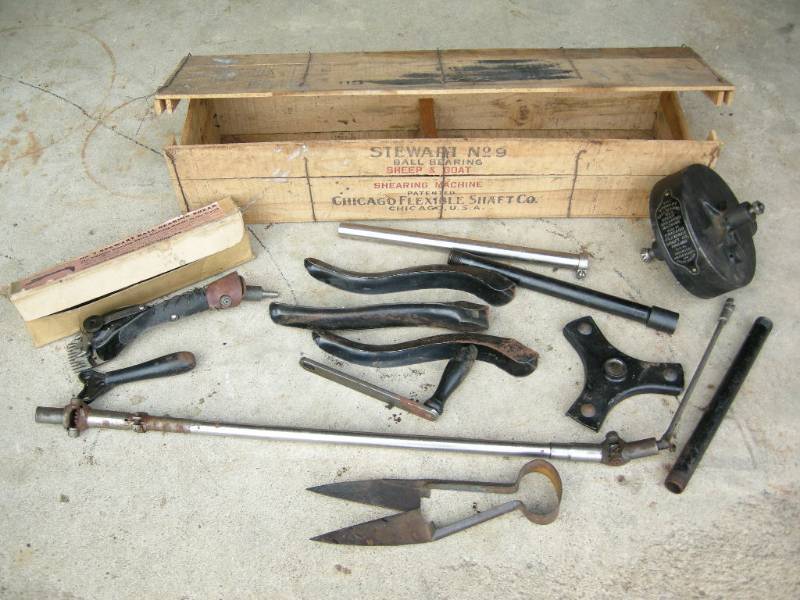 lot 39 image: Vintage Stewart Sheep & Goat Shearing Machine