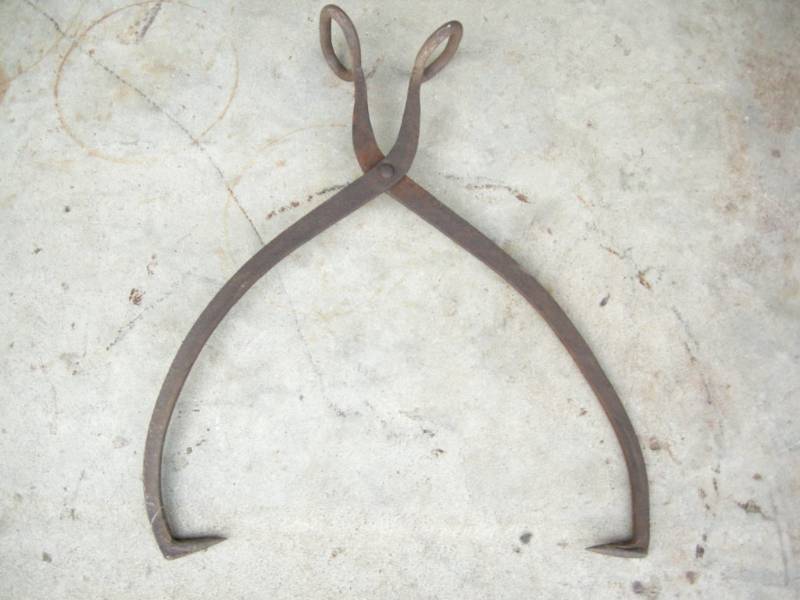 lot 41 image: Antique Large IceLog Tongs
